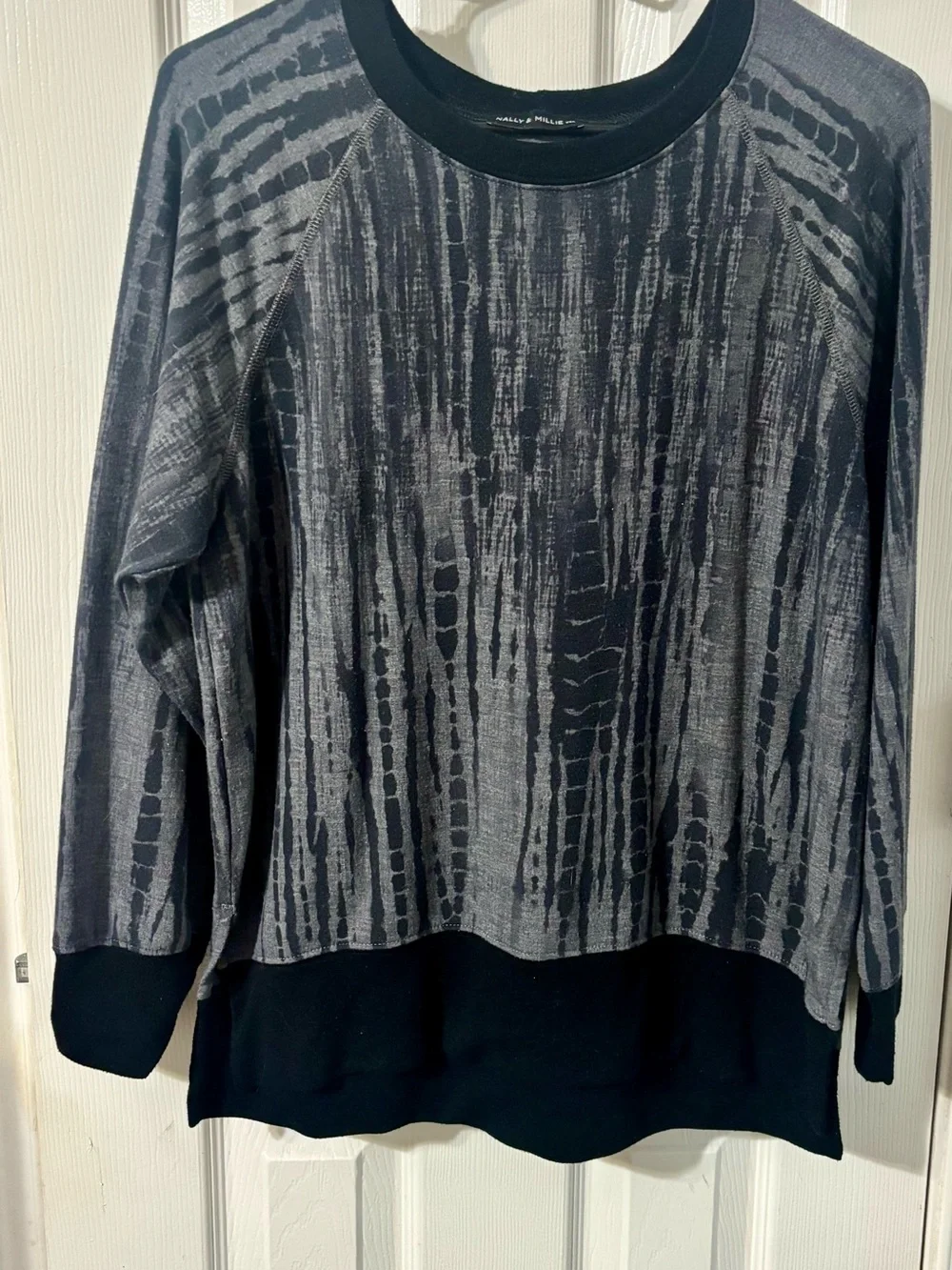 Nally & Millie Black and Gray Patterned Crew Neck Sweater